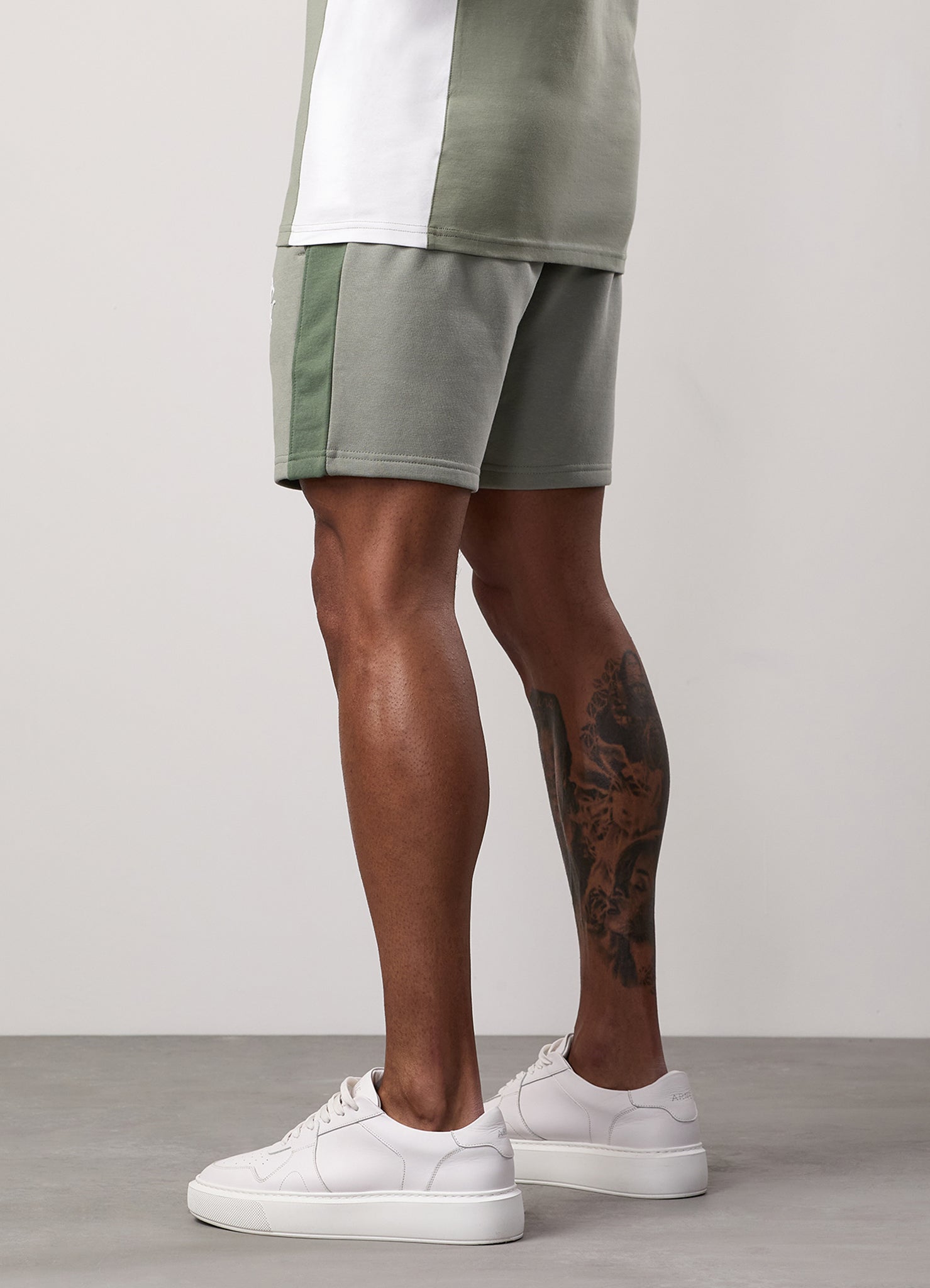 Gym King Contrast Panel Short - Fern/Soft Khaki/White