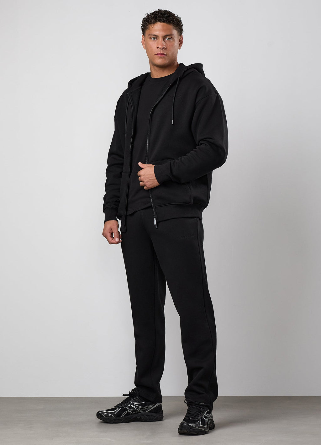 Gym King Fundamental Linear Straight Leg Jogger - Black/Black