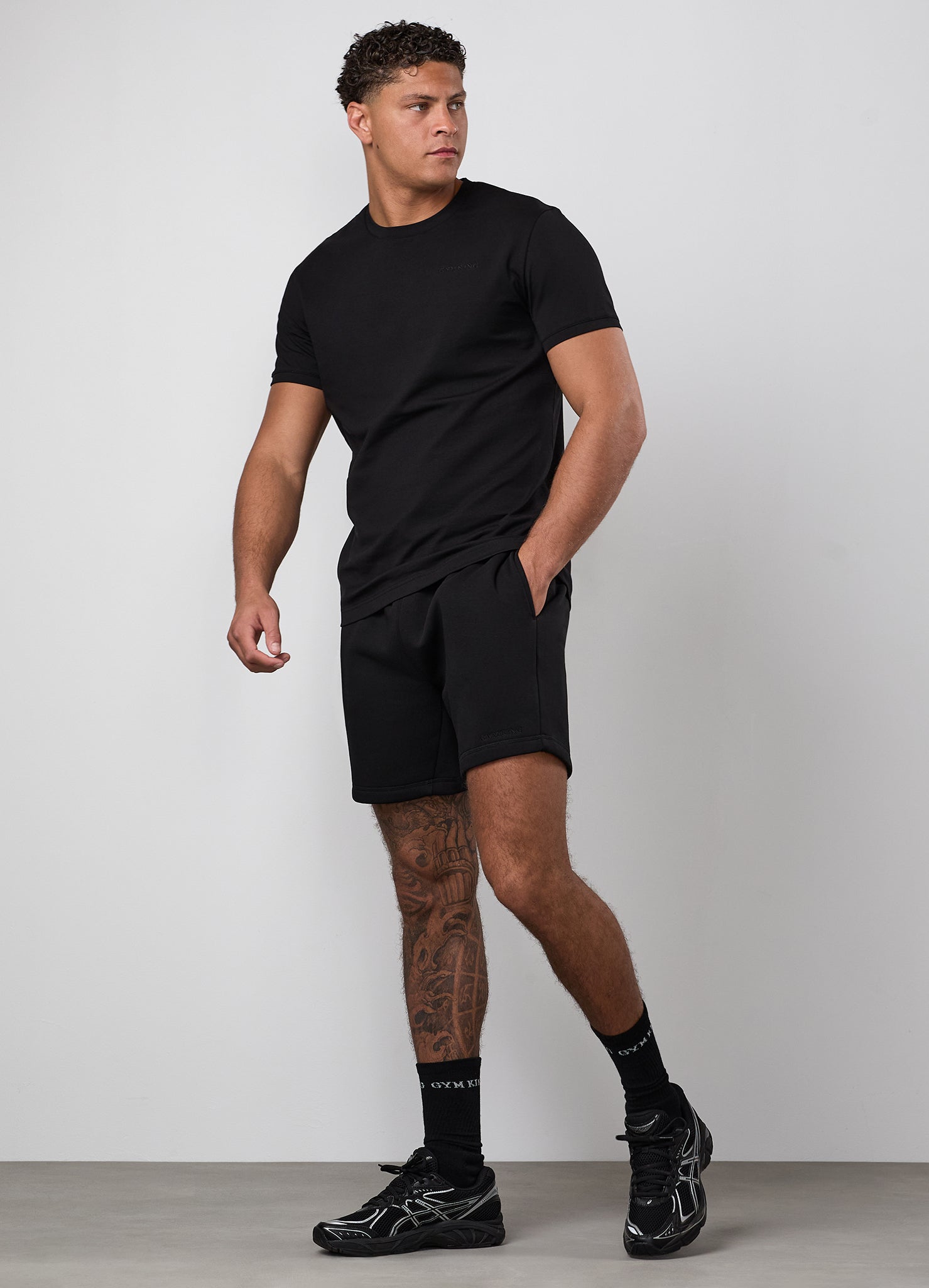Gym King Fundamental Linear Tee - Black/Black