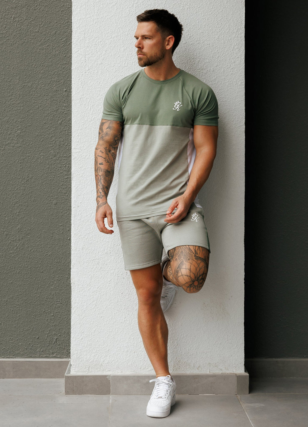 Gym King Contrast Panel Short - Fern/Soft Khaki/White