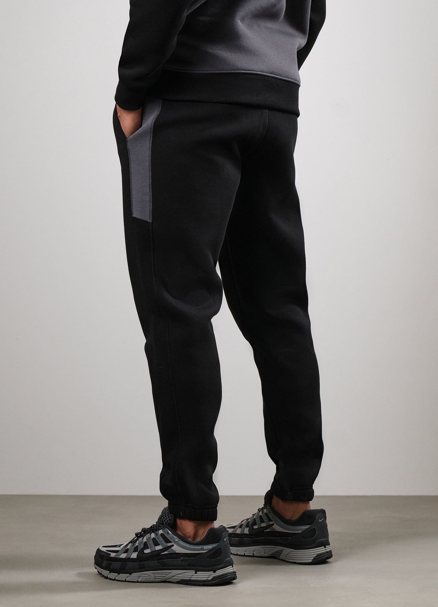 Gym King Momentum Jogger - Black