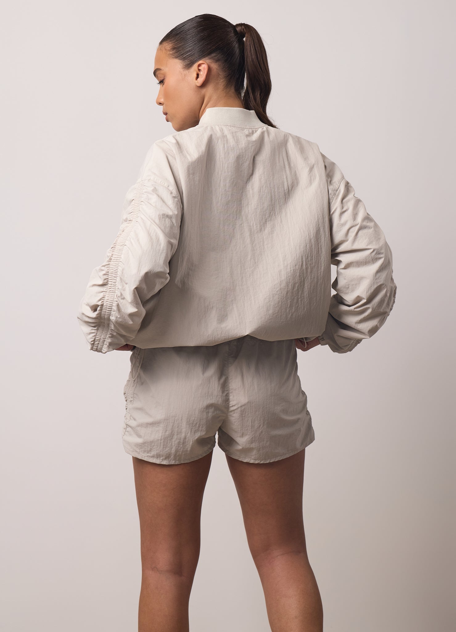 Gym King Ruched Woven Short - Light Stone