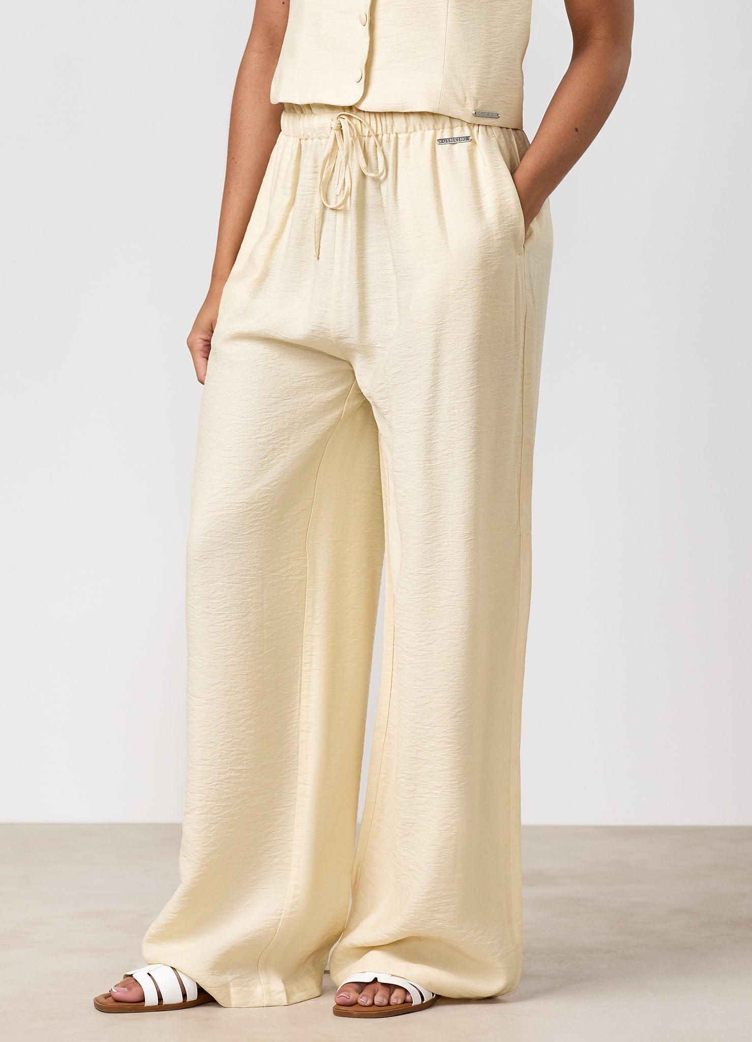 Gym King Signature Woven Paper Bag Trousers - Buttermilk